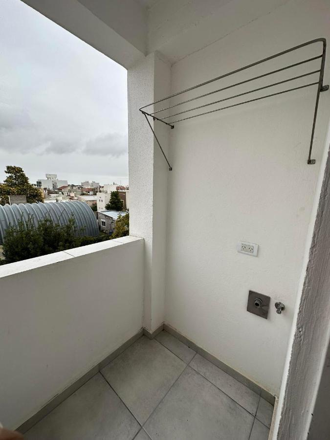 Departamento Por Dia Para 4 Personas Con Cochera Cubierta En Bahia Blanca Exterior photo